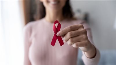 القومي للأورام لـ النساء: احذروا هذه الأمور حتى لا تصابوا بسرطان الثدي (فيديو)