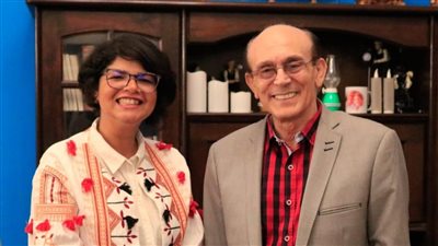 جلسة عمل تجمع النجم محمد صبحي ومصممة أزياء 