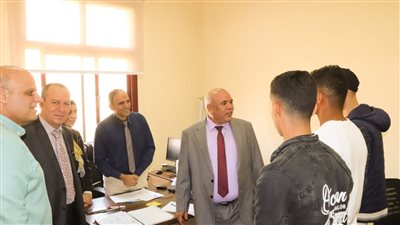 رئيس جامعة الدلتا التكنولوجية يُتابع سير المقابلات الشخصية لطلاب الثانوية الفنية