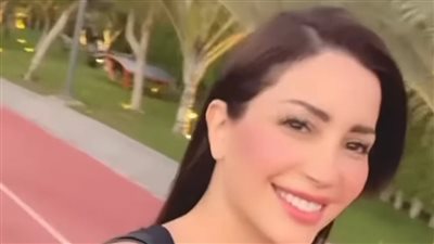بإطلالة جريئة.. نسرين طافش تغازل جمهورها ومحبيها 