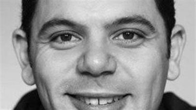 رامي إمام يرد عن شائعات الصحية لوالده عبر برنامج حكاية