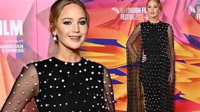 جينفر لورانس تتألق بالعرض الخاص لفيلمها الجديد Causeway