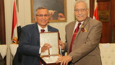 رئيس الوفد يكرم المشاركين في احتفالات الذكرى الـ 49 لانتصارات أكتوبر المجيدة (صور)