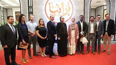 وفد من الكونجرس الأمريكي يزور معرض تراثنا ويشيد بجودة المعروضات