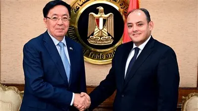 وزير التجارة والصناعة  يشارك في القمة السادسة لمؤتمر 