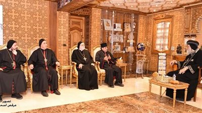 البابا تواضروس يستقبل مطران السريان الكاثوليك بمصر 