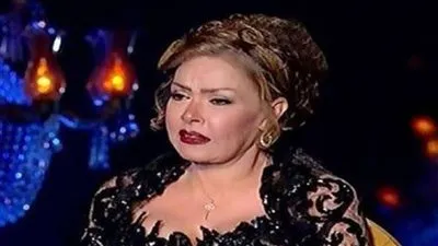 أزمة لوسي ووقف عرض مسرحيتها 