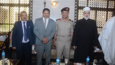 مشيخة الأزهر والاتحاد النوعي للمناخ يكرمان عميد كلية الاقتصاد المنزلي جامعة حلوان