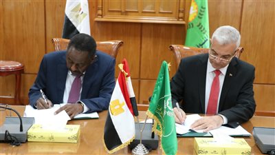 رئيسا جامعتي المنوفية والسودان يوقعان اتفاقية تعاون