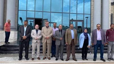 عميد كلية طب 