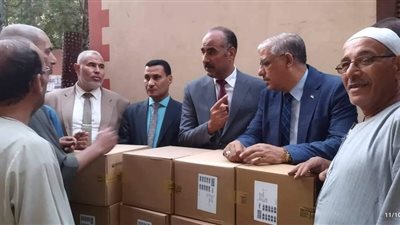 مدير تعليم المنوفية يتابع مراحل نقل وتسليم التابلت 