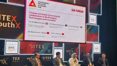 رئيس أكاديمية البحث العلمي يستعرض جهود الأكاديمية في ربط البحث العلمي بالصناعة