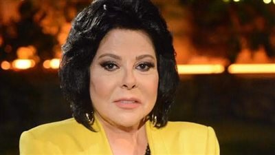 بإطلالة جذابة..إسعاد يونس تشارك جمهورها صورة جديدة لها