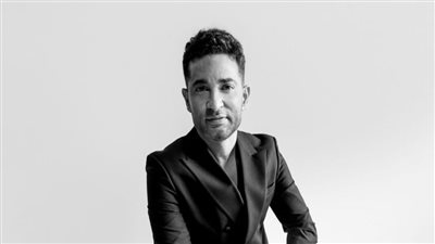 بالأبيض والأسود.. جلسة تصوير جديدة لـ عمرو سعد 