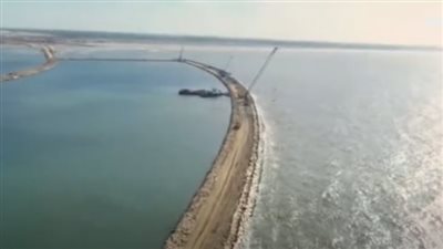 شاهد.. تصوير جوي لأعمال مشروع حاجز الأمواج الغربي الجديد لميناء دمياط