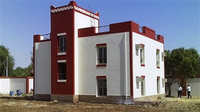 بدء تنفيذ أعمال النظافة العامة والتطوير والتجميل بالرديسية بأسوان 