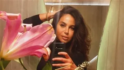 نسرين أمين تغازل جمهورها ومحبيها في أحدث ظهور لها