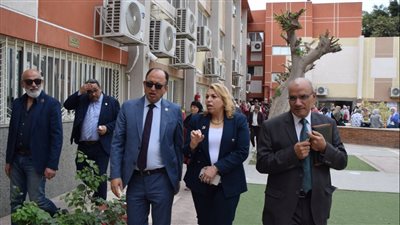  رئيس جامعة حلوان يتفقد عدد من الكليات 