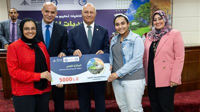 رئيس جامعة بنها يشهد ختام فعاليات مسابقة التحديات المناخية ويسلم الجوائز للفرق الفائزة