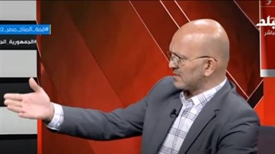 شاهد.. انسحاب نائب رئيس شعبة السيارات من مواجهة محمد شتا على الهواء