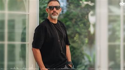 عمرو مصطفى يشارك جمهوره بفيديو قصير من أحدث أغانيه 