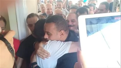 بالأحضان.. محمود الليثي يثني على مصطفى كامل بعد قراراته بنقابة المهن الموسيقية