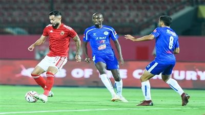 مهاجم الأهلي السابق يتوقع فشل برونو سافيو