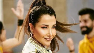 نانسي عجرم توجه رسالة شكر لفريق عمل أغنيتها الجديدة 
