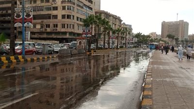 سقوط أمطار غزيرة على الإسكندرية.. والمحافظة ترفع الطوارئ (صور)