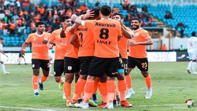 فاركو يدافع عن حارس مرماه بعد خطأه في الجولة الأولى بالدوري
