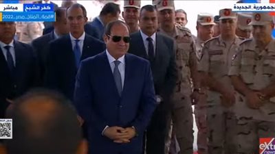 السيسي يتفقد مجمع مصانع المصرية للرمال السوداء بالبرلس