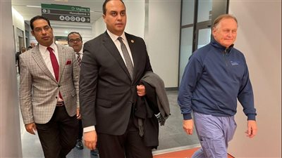 رئيس الرعاية الصحية والسفير السويدي يزوران ثاني أكبر شركة بمجال العلاج الإشعاعي في العالم