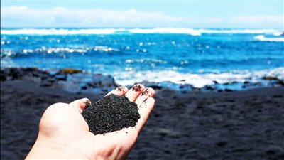 فرص عمل وتطوير للصناعة.. الرمال السوداء ثروة تنعش الاقتصاد المصري