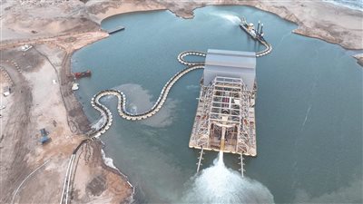 ما القيمة المضافة التي سيدرها مصنع الرمال السوداء على الدولة؟ (فيديو)