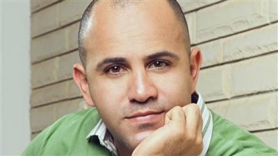 بعد طرحها.. عزيز الشافعي يروج لأغنية ساندي الجديدة 