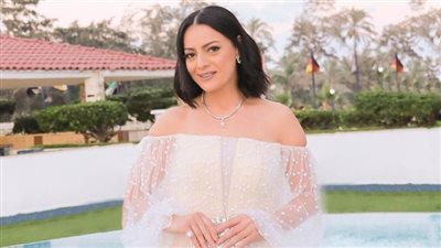 بالأبيض على البحر.. هبة عبد الغني تودع الصيف بجلسة تصوير من إسكندرية