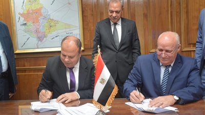 محافظ القليوبية يوقع بروتوكولا لإقامة مشروعات خدمية بمدينة بنها