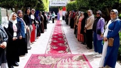 لحظة وفاء.. ممر شرفي لمدير مدرسة بشبرا بعد خروجه على المعاش