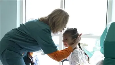 بالصور..يسرا تبكى فى مشهد مؤثر بمسشتفى الناس