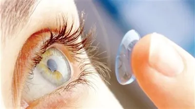 أستاذ عيون عن العدسات اللاصقة: الوضع كارثي