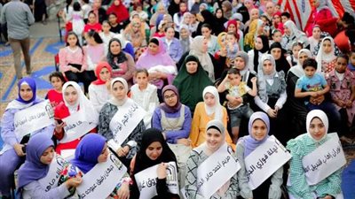 أحمد موسى يصفق على الهواء بسبب مشاهد احتفالية تخريج حفظة القرآن الكريم بالجيزة