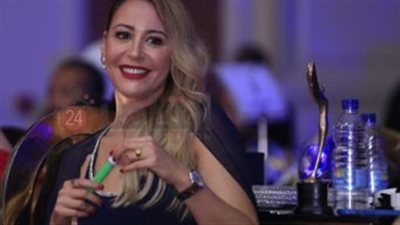 منة شلبي من مهرجان الفضائيات العربية: جائزة غالية لأني بتكرم وسط أساتذتي