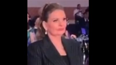 ببدلة سوداء..يسرا تبهر جمهورها في مهرجان الفضائيات العربية 