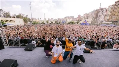 حضور ضخم وأغاني جديدة.. كواليس حفل شارموفرز في جامعة بني سويف (صور)