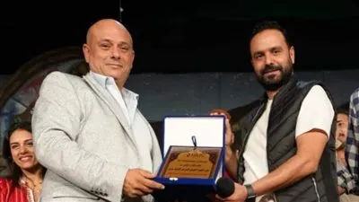 تكريم المنتج شادي مقار وريمون من فريق مسرح 