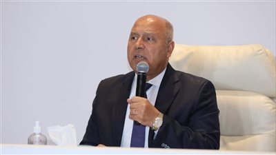 وزير النقل يستعرض مشروعات الموانئ الجافة والمراكز اللوجيستية