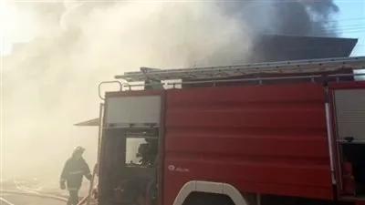 عقار من 3 طوابق و6 سيارات مطافئ.. تفاصيل حريق مخازن الأدوات المنزلية بالأزهر 