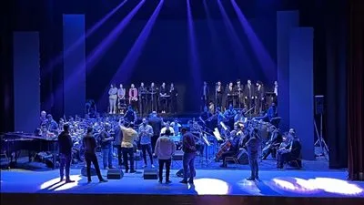  بعد سقوط الأمطار.. دار الأوبرا تنتهي من التحضيرات الخاصة بحفل اليوم من مهرجان الموسيقى العربية بدورته الـ31