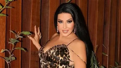 سمية الخشاب تذهب للعين السخنة لمواصلة تصوير مسلسلها الجديد 