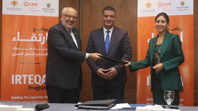 مؤسستا ساويرس للتنمية الاجتماعية وهيئة كير يوقعان عقود برنامج «ارتقاء»